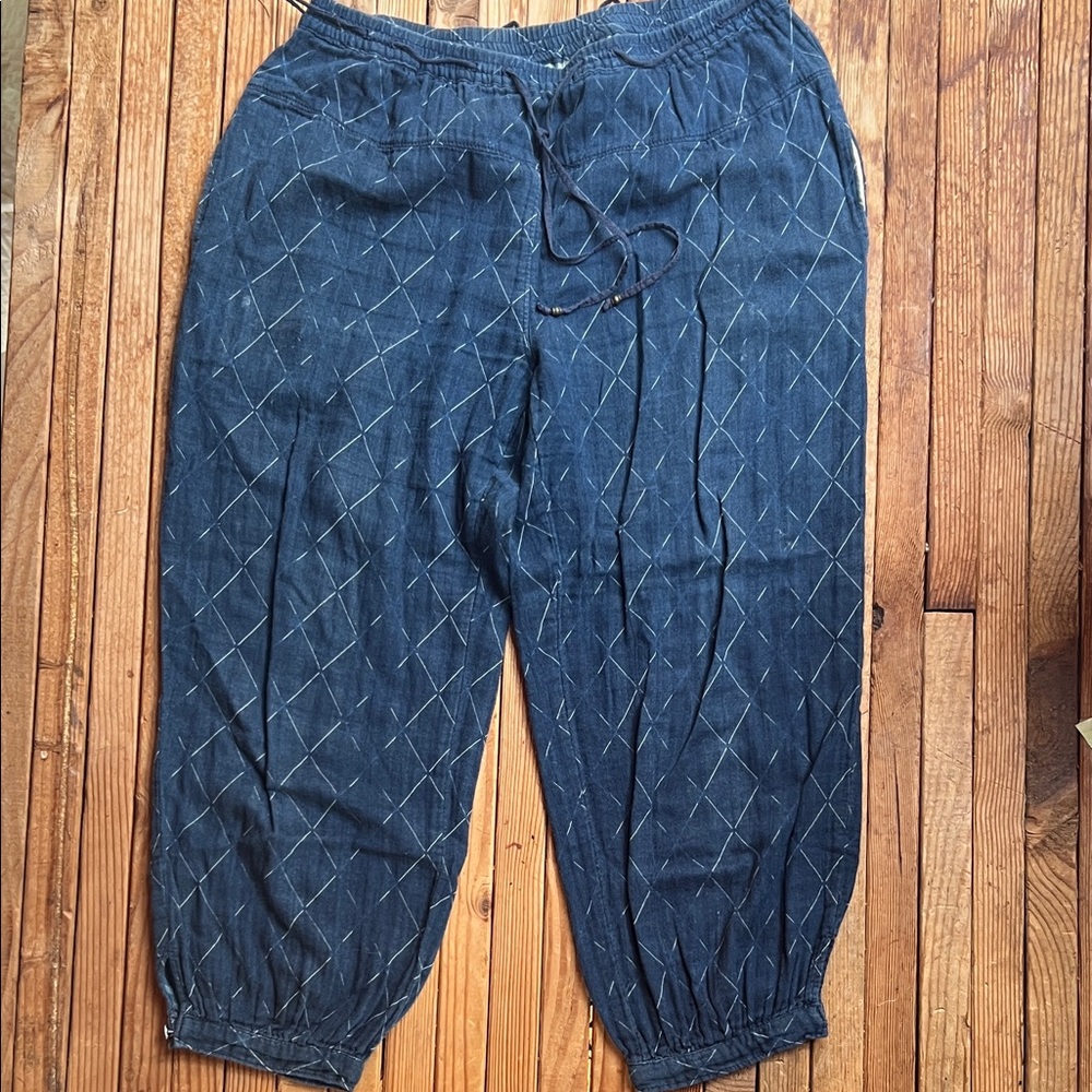Navy Cropped patterned Pants
